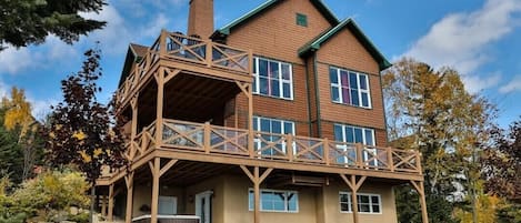 Your mountain escape awaits! Spacious and with stunning views.