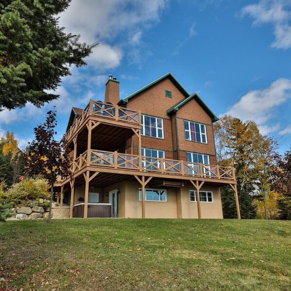 Your mountain escape awaits! Spacious and with stunning views.