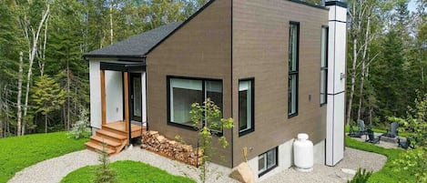 Your summer retreat starts here, surrounded by nature!