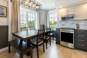 Chalet 1114 | Cozy waterfront cottage (1399)