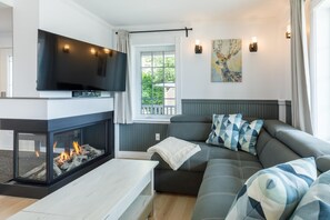 Chalet 1114 | Cozy waterfront cottage (1398)