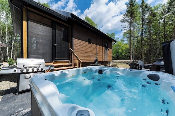 Spa bubbling! Dive into summer fun.