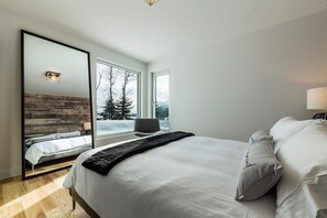 Le Rupin 77 | Luxury Contemporary, Spa, River View (401)