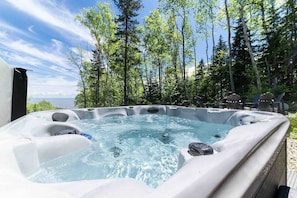 Bubble up under the sky with stunning nature views.