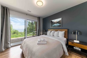 Wake up to summer mornings and sweeping natural beauty.