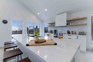 Bright kitchen, mountain views! Breakfast with a view?