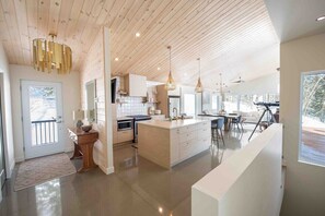 Chez Annie 215 | Comfortable bliss, spectacular view (494)