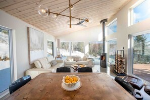 Chez Annie 215 | Comfortable bliss, spectacular view (495)