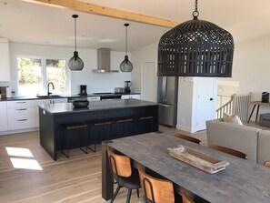 Refuge 2 | Ultimate Retreat, Spa and River View (880)