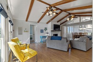 Great room (3)