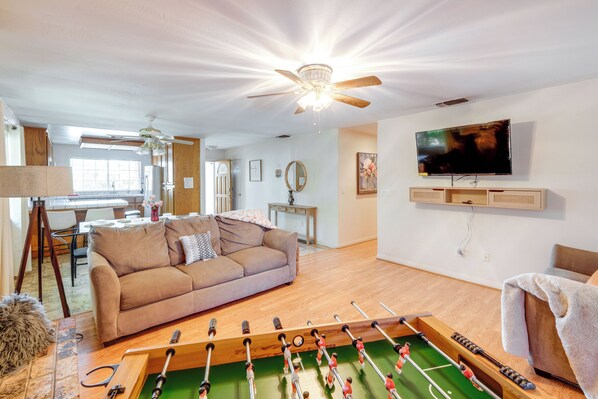 Bakersfield Vacation Rental | 3BR | 2.5BA | 1,457 Sq Ft | 1 Step to Enter