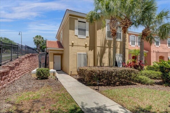 3150 Yellow Lantana Lane (22).jpg