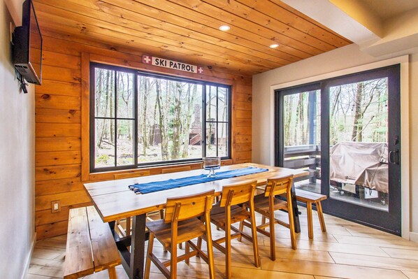 Gather, dine, and shine! The sun-soaked dining room is made for slow mornings, long chats, and golden hour meals