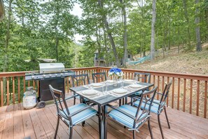 Deck | Private Hot Tub | Gas Grill | Outdoor Dining Area | Hammocks