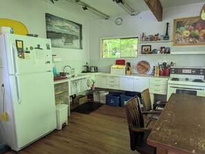 Kitchen and breakfast nook / prep table 