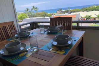 Stunning Ocean View Hawaiian Downtown Getaway