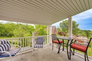 Balcony | Outdoor Dining Area