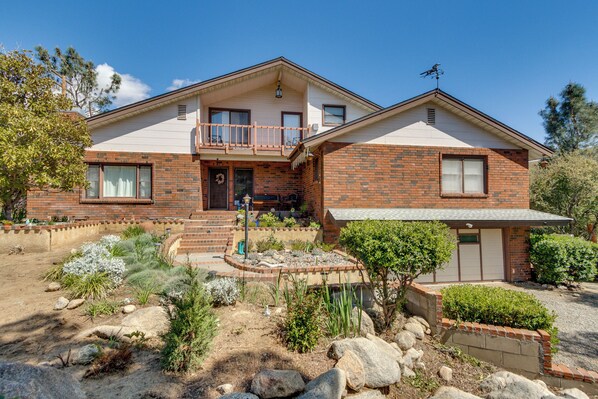 Kernville Vacation Rental | 2BR | 2BA | Steps Required to Enter | 2,350 Sq Ft