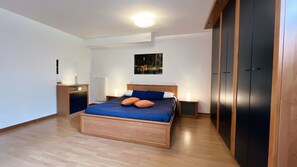 Front bedroom - La Piazzetta Verde - Short Rentals Italy