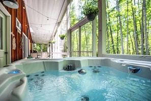 Outdoor spa tub