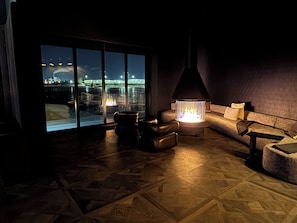 Hearth Room 