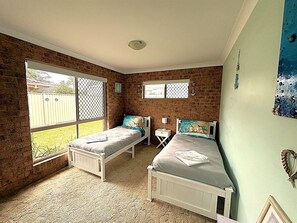 Sandy Surfer - 3rd bedroom.