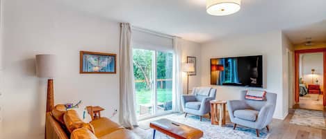 Bay City Vacation Rental | 2BR | 2BA | 2,000 Sq Ft | 2 Small Steps to Enter