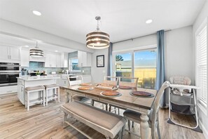 Beautifully renovated, fully stocked kitchen