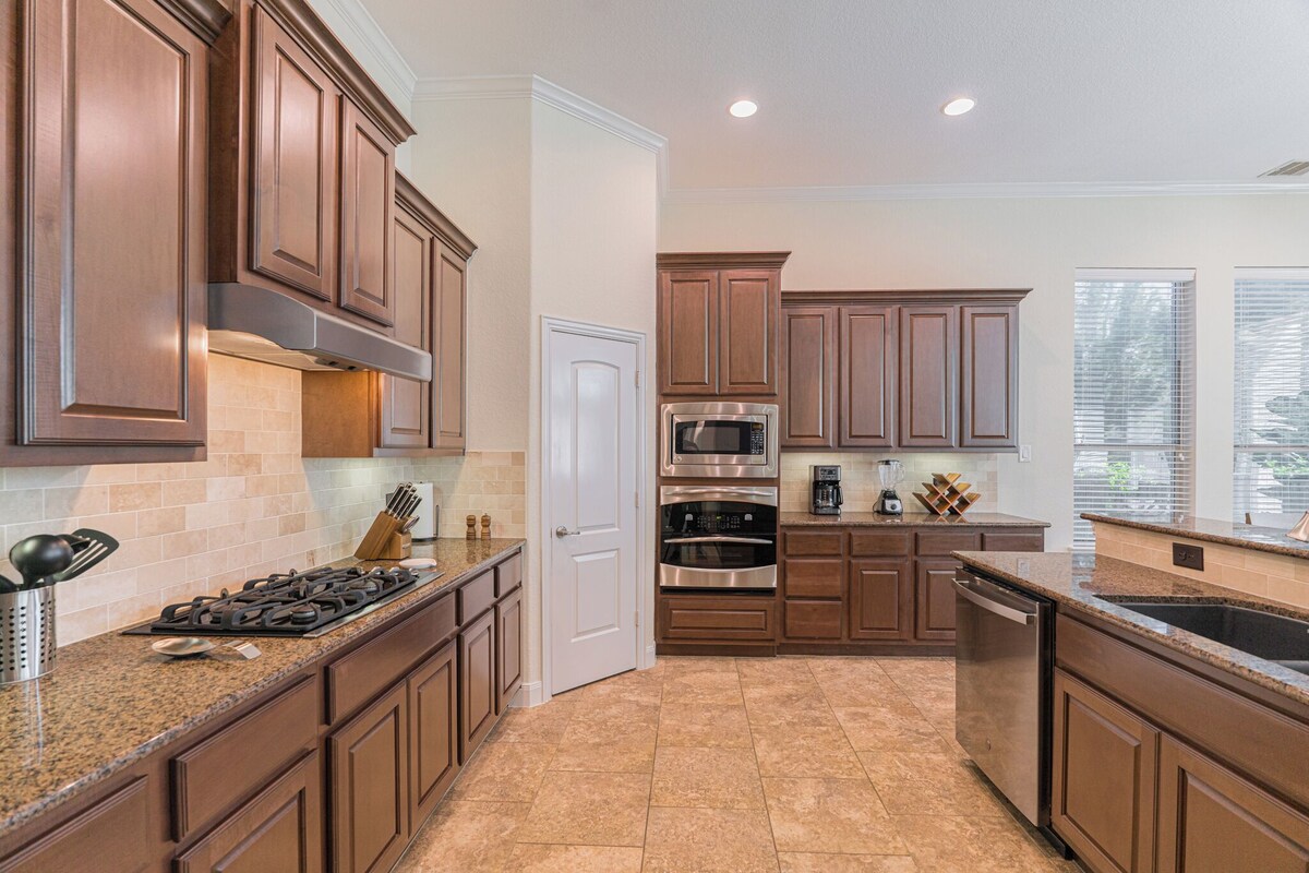 Luminous 4 bdr w BIG backyard!