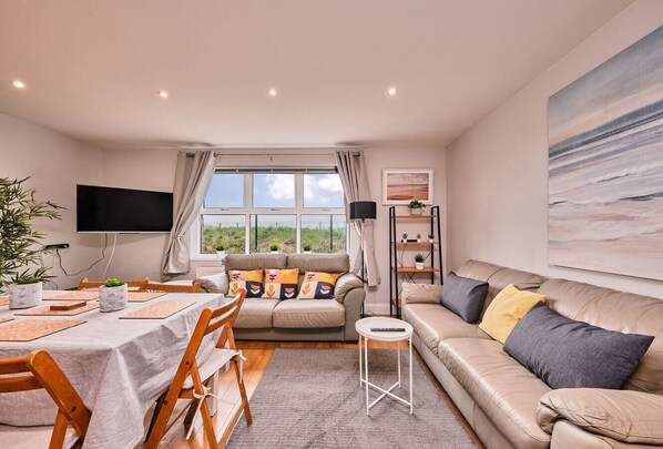 Welcome to the apartment of your dreams! Let our home be the base for a perfect Causeway Coast visit.