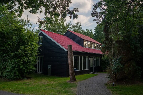 Außenseite Ferienhaus [Sommer]