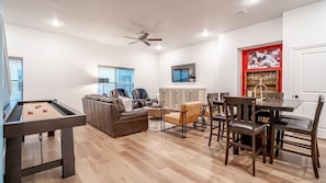 Spielezimmer