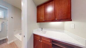 Studio Wet Bar