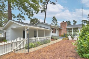 Front Yard / Front Entry