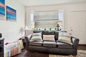 Find room, comfort and style in our front room.