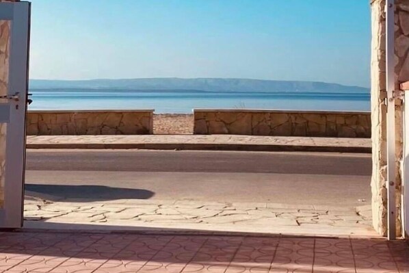 Beach/ocean view