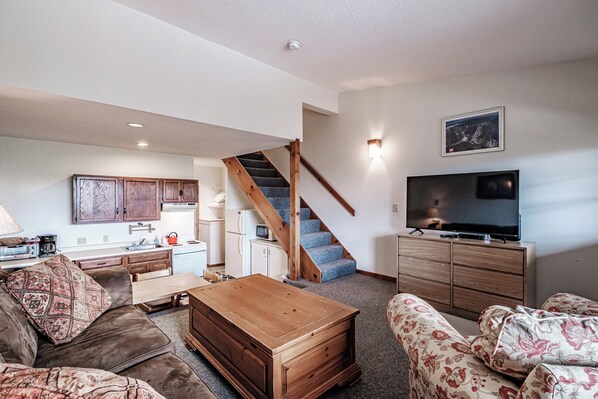 Kitchen/dining/living room