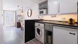 The kitchenette comes fully equipped with all the appliances you could require during your stay. #airbnb #airbnblisbon #portugal #pt #lisbon