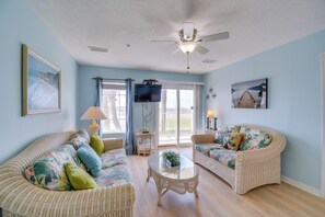 Living Room | Flat-Screen TV