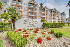 Building Exterior | Single-Story Condo | 1st-Floor Unit