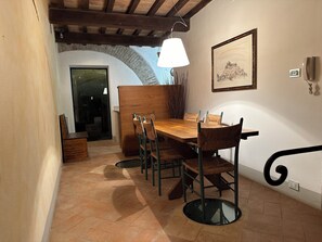 DINNG AREA

