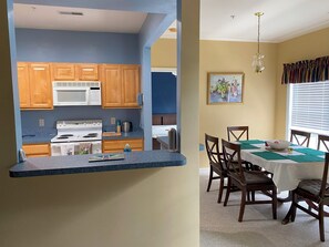 kitchen/dining room