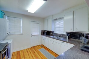Kitchen (1)
