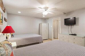 Screen, TV, Lamp, Ceiling Fan, Indoors