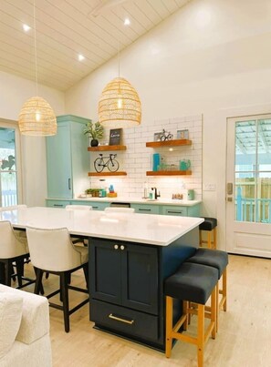 Bar, Dining, Coffee, & Ice Machine Area