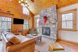 Living Room | Smart TV | Fireplace | 1st Floor
