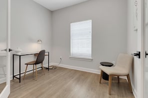Barsala | Working Desk