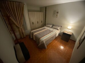Dormitorio 3, amoblado y con ropero de melamine