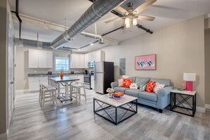 Spacious Living Room with Roku TV in downtown Biloxi, MS. Walking distance from Baseball Stadium and Casinos