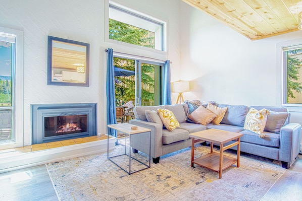 Welcome to Bonne Vie 2275 in Elkhorn Village